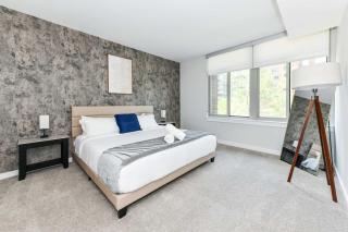 Stylish 2BR Retreat Gym Parkng and Scenic Rooftop - 6