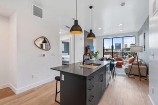 Unique 2BR SLC Short Walk to Temple, Shops, Food - 1