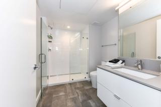 Posh 2BR Retreat Gym Prkng and Scenic Rooftop - Arlington - 6