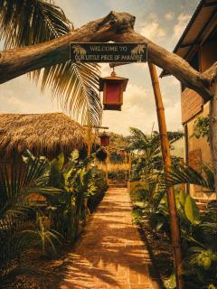 Tipsy Gypsy Bar & Hotel - 0
