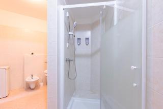 RING Family Residence - Spacious 2 BR Apartment, Tub and Shower, Free Underground Parking, Terrace - 5