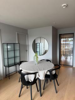Modern apartment with balcony and free parking - 5