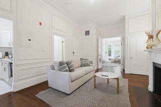 Elegant Back Bay Stay on Hereford Street - 2