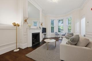 Elegant Back Bay Stay on Hereford Street - 1