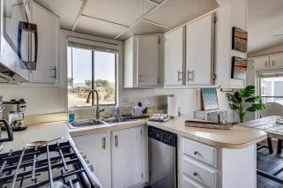 Lake Havasu Home w/ Resort Perks, Walk to Lake - 3