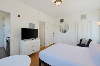 Stylish Boston Stay Walk To T & Newbury St - 1