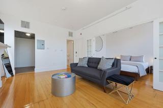 Back Bay Stay Near Green Line Dining & Hynes - 9
