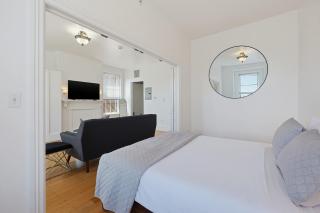 Back Bay Stay Near Green Line Dining & Hynes - 1