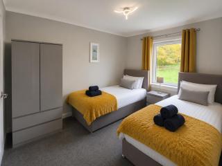 Skyelander Flat at 4 York Drive - 8
