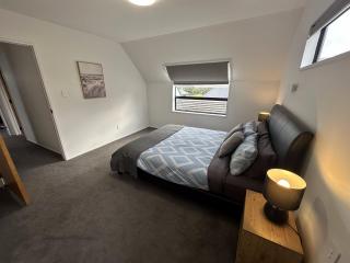 5 Minutes Airport, 3 Bedroom 6 Guests - 7