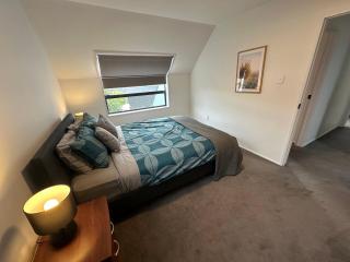 5 Minutes Airport, 3 Bedroom 6 Guests - 5