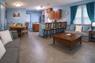 Game Room Oasis by R Vacation Homes - 2 Kings - Secret Massage Nook - Private Patio - Sleeps 12 - 4