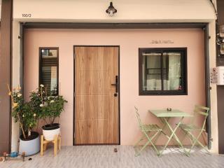 3-Story House, 2-Bedroom Near BTS and Sathorn Pier, Daisy and Rocco's - 2
