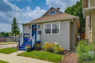 Pet Friendly: 8 Mi to Chicago - Fenced Backyard! - 8