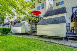Unique Thornton Townhome: Swim, Ski, & Hike! - 7