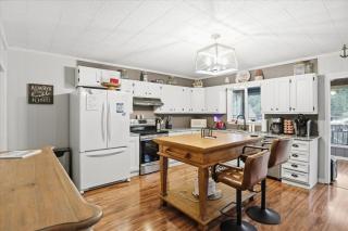 Flat Lakefront Retreat with Private Dock & Kayaks - 7