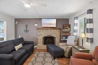 Flat Lakefront Retreat with Private Dock & Kayaks - 9