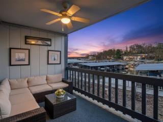 Cozy Lakefront Condo w/ Dock Slip, Fishing & Hot Tub - 0
