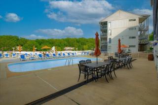 Cozy Lakefront Condo w/ Dock Slip, Fishing & Hot Tub - 6