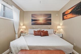 Cozy Lakefront Condo w/ Dock Slip, Fishing & Hot Tub - 5