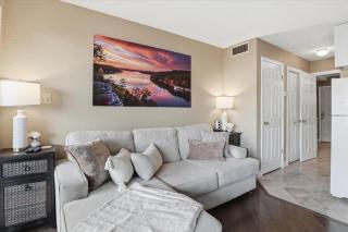 Cozy Lakefront Condo w/ Dock Slip, Fishing & Hot Tub - 5