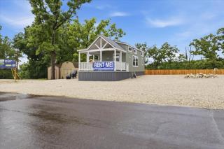 Lookout Tiny Home Near Marina, Dock Access & Dining - 8
