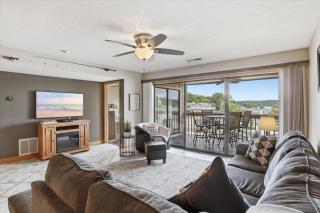 Blissful Lake Life at the 24mm Playground, 2 Pools & Trailer Parking - 9