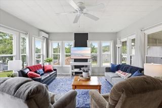 Lake Views, Private Dock, Paddle Boards & Bunk House - 9