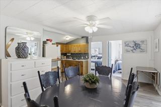 Lake Views, Private Dock, Paddle Boards & Bunk House - 8