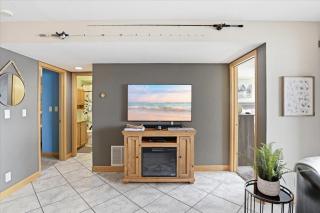 Blissful Lake Life at the 24mm Playground, 2 Pools & Trailer Parking - 3