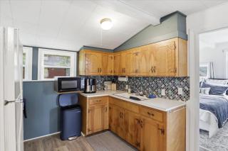 Lake Views, Private Dock, Paddle Boards & Bunk House - 7