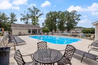 Bright Lakefront Condo with Cozy Patio, Big Views, Pools & Indian Pointe Fun - 9