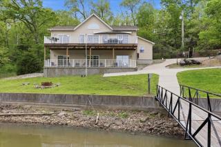 Private Cove Dock, PWC Lifts, Huge Deck & Family Fun - 0