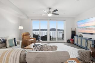 Peaceful, Newly Built Lakefront Condo, w/ PWC Slip, Screened Balcony, 2 Pools & Elevator - 3
