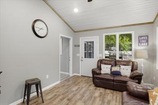Osage Highlands Hideaway w/ Dock, Kayaks & Cove - 4