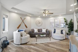 Lakefront Updated Condo at 2mm w/ 2 Pools, Hot Tub, Boat Slip - 9