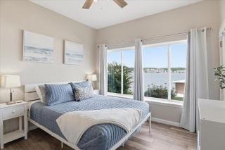 Lakefront Updated Condo at 2mm w/ 2 Pools, Hot Tub, Boat Slip - 5