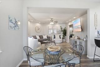 Lakefront Updated Condo at 2mm w/ 2 Pools, Hot Tub, Boat Slip - 1