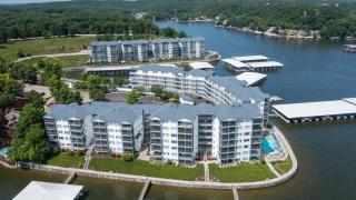 Lakefront Updated Condo at 2mm w/ 2 Pools, Hot Tub, Boat Slip - 9