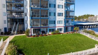 Lakefront Updated Condo at 2mm w/ 2 Pools, Hot Tub, Boat Slip - 7