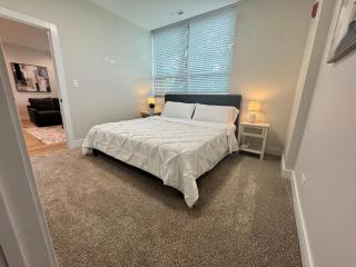 New Luxury 3BR - Steps to Downtown and Metra - 2
