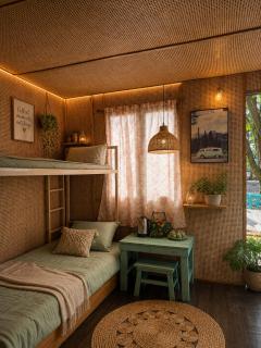 Nhà xanh mint có mái hiên tại Farmstay Ao Nhà - 6