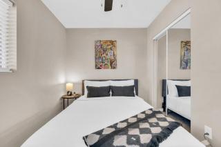 Modern Central Location-10 mins from U of A - 9