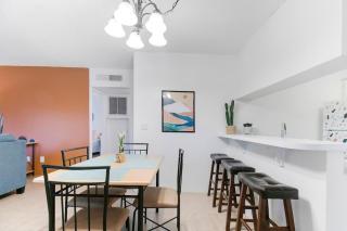 Cute Townhome with Community Pool 5 mins to TMC - 3