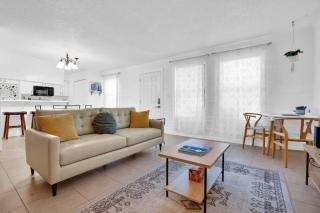Cute Townhome with Community Pool 5 mins to TMC - 1