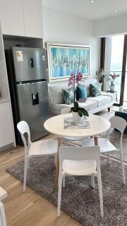 Luxury Ocean View Apartment - Pool & Gym - 4