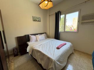 870 · 2 BR Townhouse Backyard - 2
