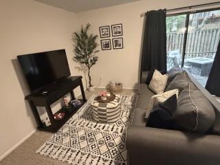 Cozy Private Apartment in Columbia -King Bed - 1