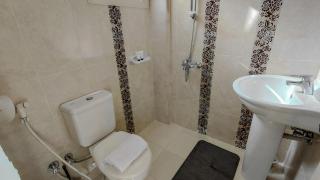 325 · 2BR Townhouse 2 Bath TV - 9