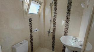 325 · 2BR Townhouse 2 Bath TV - 5